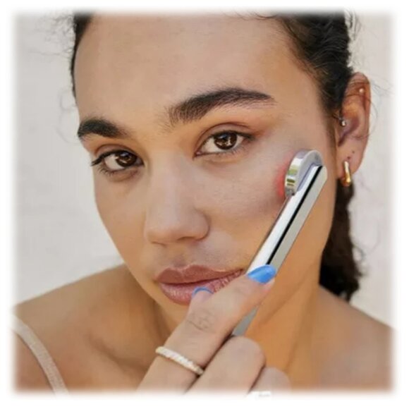 Trophy Skin BrightenMD Multi-Function Eye Face and Neck Tool - Picture 2 of 6